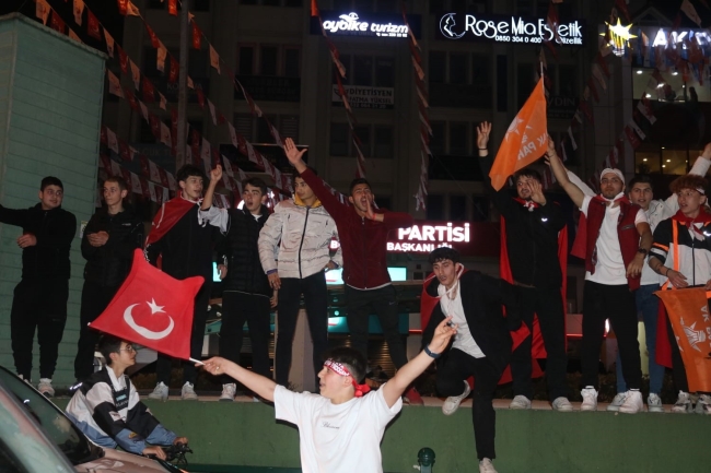 Bursa’da Cumhur İttifakı destekçilerinden coşkulu kutlama