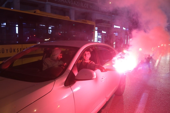 Bursa’da Cumhur İttifakı destekçilerinden coşkulu kutlama