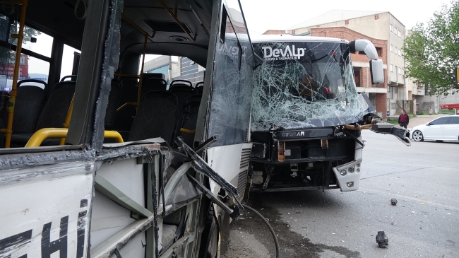Bursa'da servis otobüsüyle halk otobüsü çarpıştı!