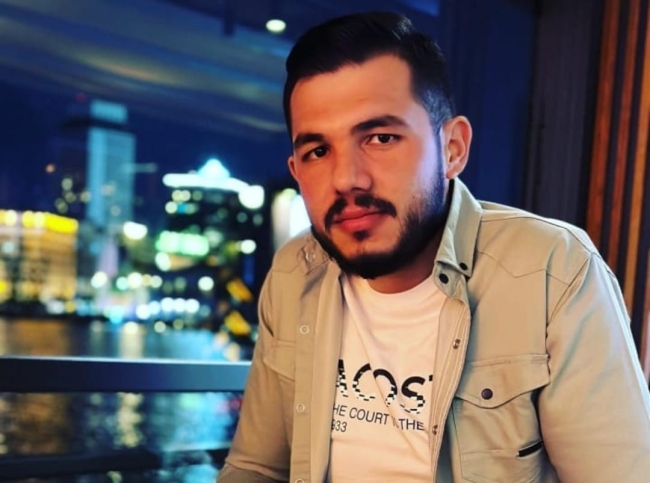 İzmir’de feci kaza! Otomobil TIR'a ok gibi saplandı