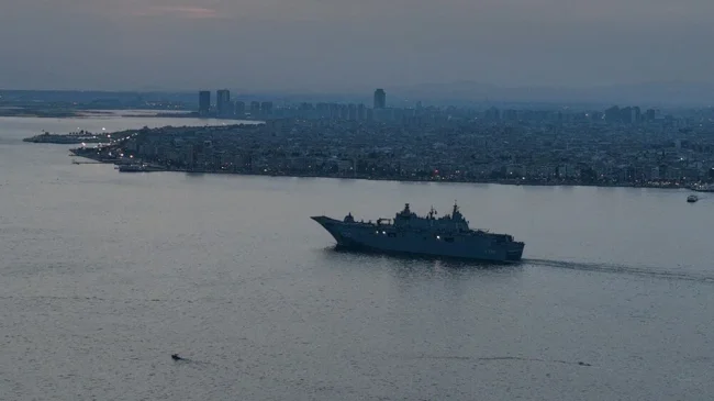 TCG Anadolu İzmir'den ayrıldı