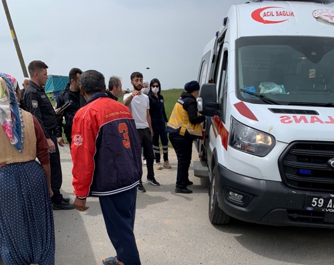Sokak ortasında arkadaşını bıçakladı