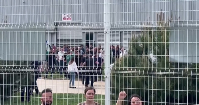 Bursa'da korkunç kaza! Yük indiren vinç devrildi