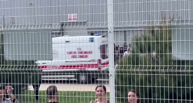 Bursa'da korkunç kaza! Yük indiren vinç devrildi