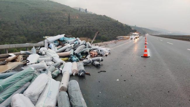 Bursa'da feci kaza! TIR dere yatağına düştü: 1 ölü