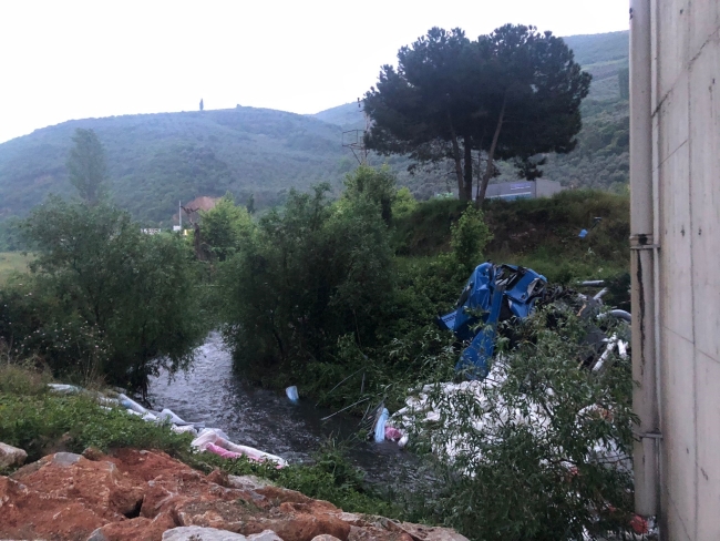 Bursa'da feci kaza! TIR dere yatağına düştü: 1 ölü