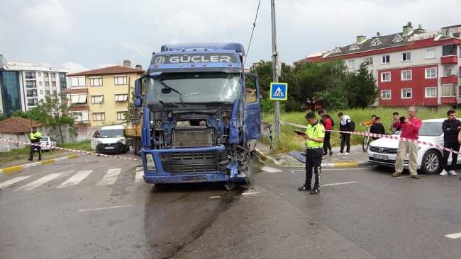 İETT otobüsüyle TIR çarpıştı: 5 yaralı