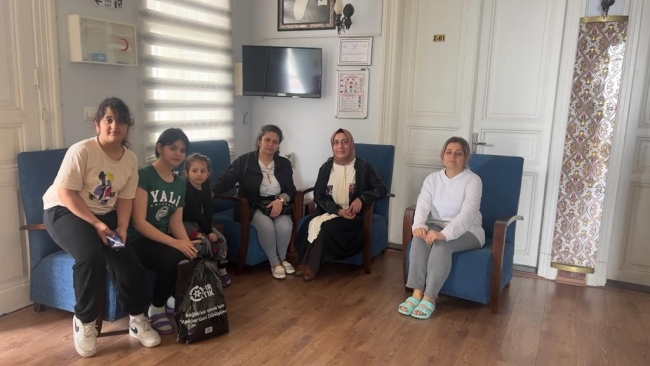 Depremzede aileye AK Parti'den ziyaret