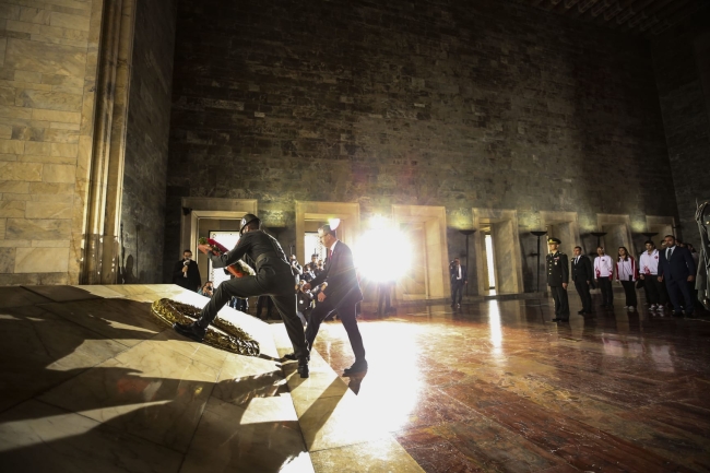 Bakan Kasapoğlu gençlerle Anıtkabir'de