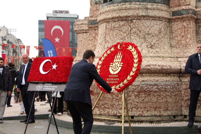 Taksim Cumhuriyet Anıtı’nda 19 Mayıs töreni