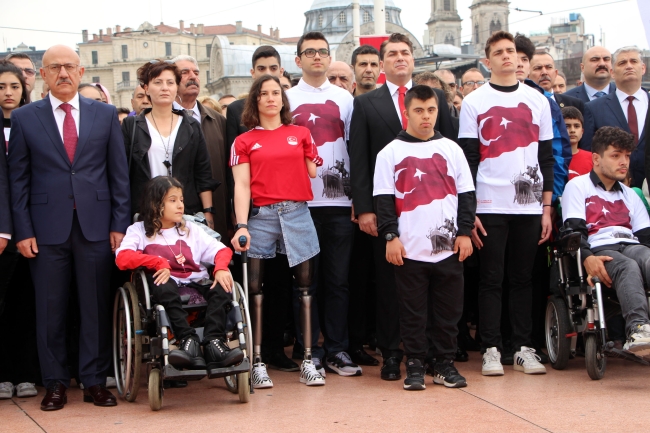 Taksim Cumhuriyet Anıtı’nda 19 Mayıs töreni