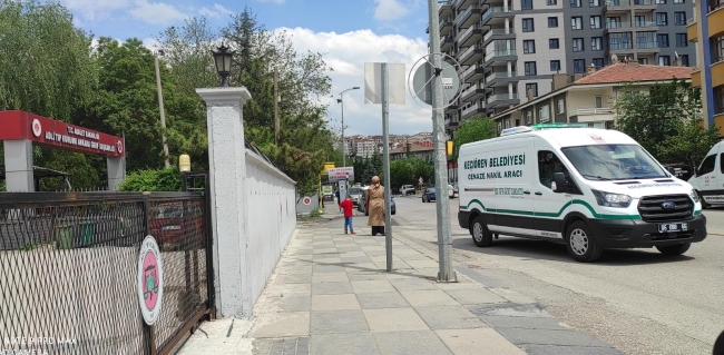 Tartıştığı eşini bıçaklayarak öldürdü