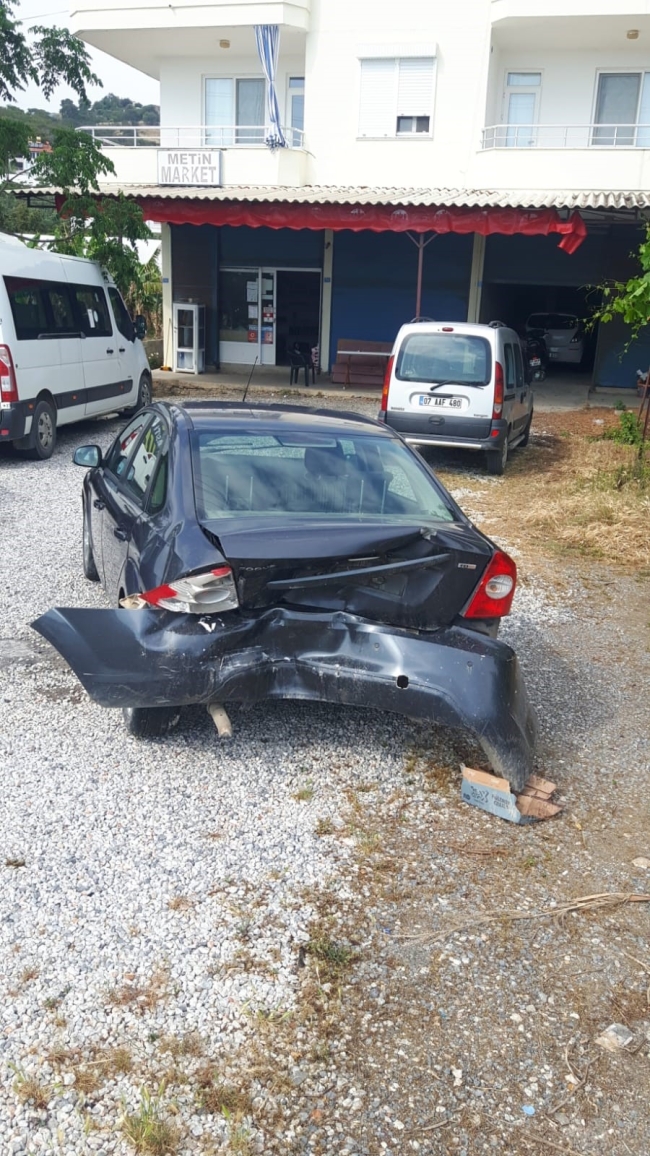 İki otomobil çarpıştı: 1 yaralı