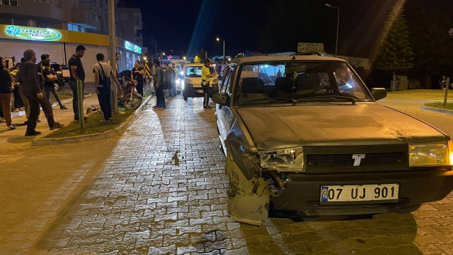 Antalya’da motosikletle otomobil çarpıştı