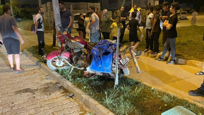 Antalya’da motosikletle otomobil çarpıştı