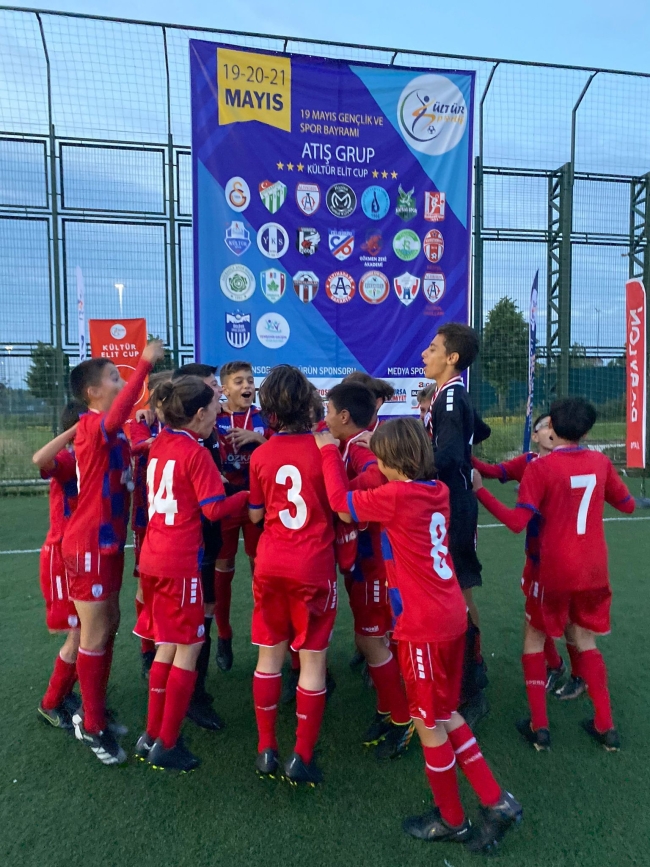 Genç futbolseverlerin turnuva heyecanı