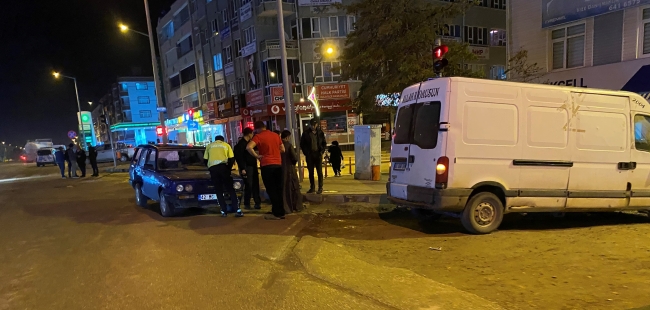 Minibüs ile otomobil çarpıştı! 9 yaralı