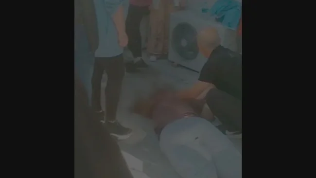 Sokaktaki kavgayı izlerken camdan düştü