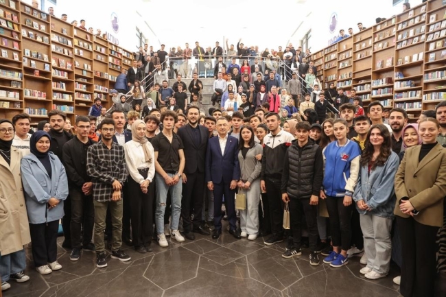 Fuat Oktay gençlerle bir araya geldi