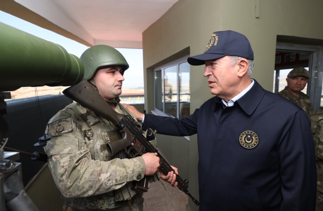 Bakan Akar: "Kendine güvenen varsa yasa dışı geçişi denesin"