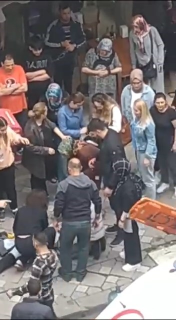 Onlarca kişinin gözü önünde vuruldu
