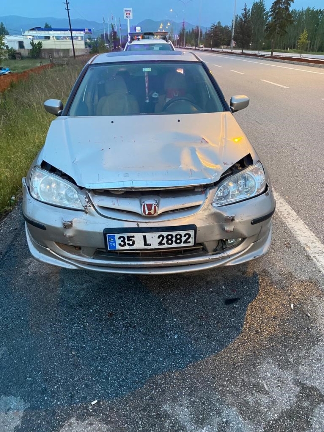 2 otomobilin çarpıştığı kazada 5 kişi yaralandı