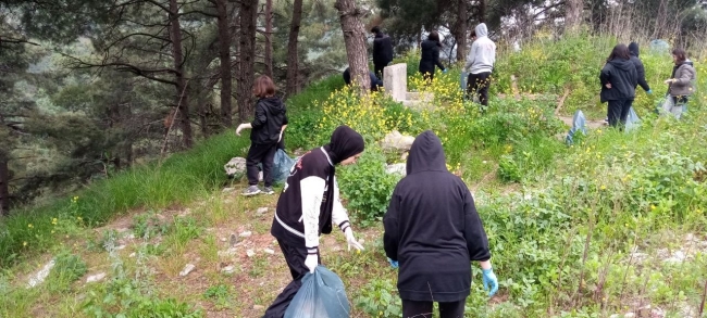 Uludağ'ın eteklerini çocuklar temizledi