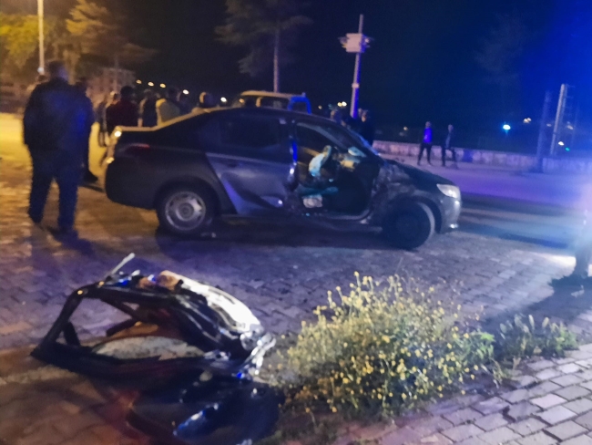 Söğüt'te trafik kazası: 1'i ağır 3 yaralı