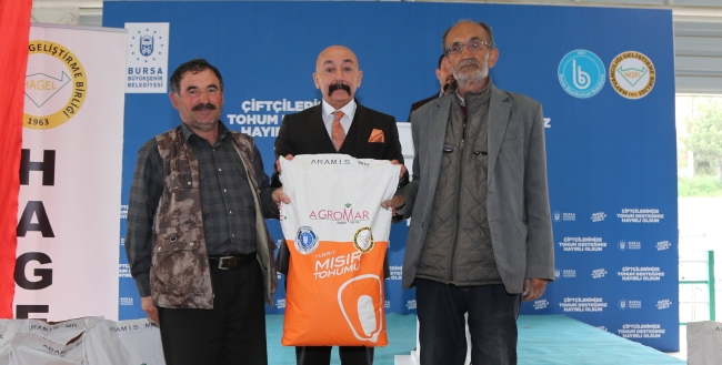 Büyükorhanlı çiftçiye silajlık mısır tohumu