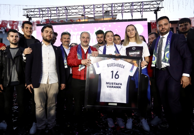 Poyrazın Kızları'ndan Mudanya'da şampiyonluk kutlaması