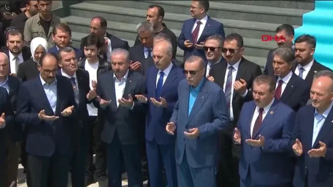 Cumhurbaşkanı Erdoğan'dan Adnan Menderes'in Anıt Mezarı'na ziyaret