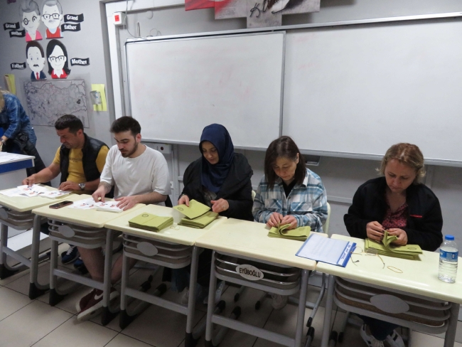 Sandık görevlileri yemin ederek göreve başladılar