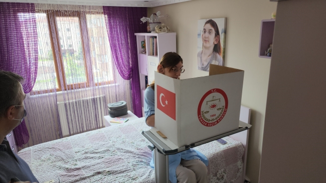 "Dünyanın en uzun boylu kadını" oyunu evinde kullandı