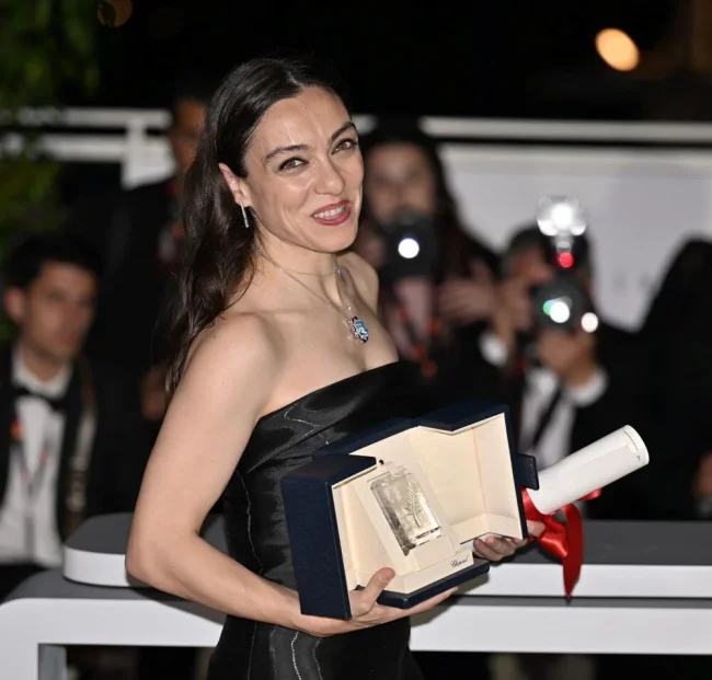 Merve Dizdar'a tebrik mesajları yağdı