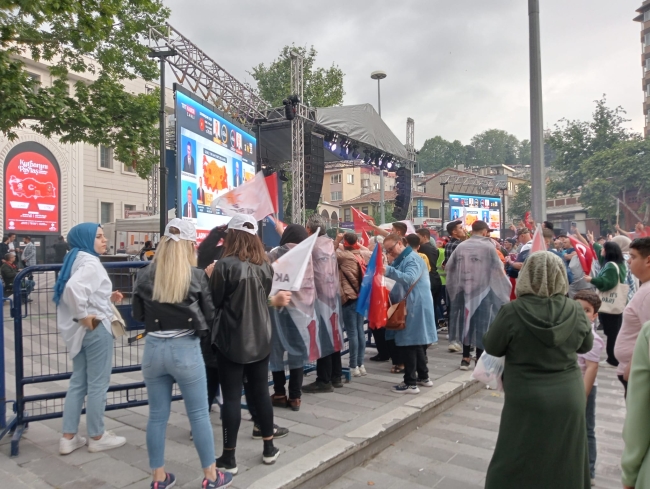 AK Parti Bursa'da alkış sesleri yükseldi