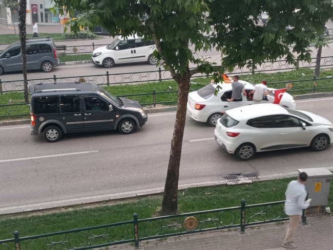 Bursa'da seçim kutlamalarında meşale tehlikesi