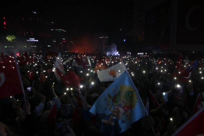 Bursa'da Erdoğan'ın zaferi coşkuyla kutlandı