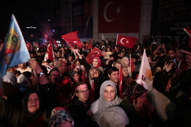 Bursa'da Erdoğan'ın zaferi coşkuyla kutlandı