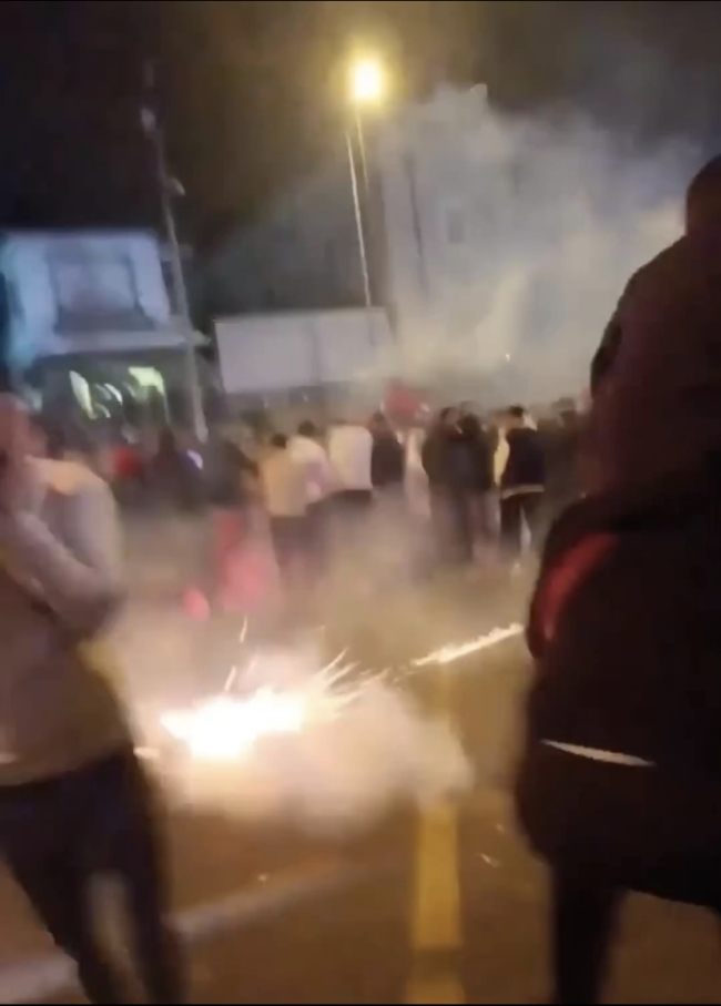 Fatih'te kutlama sırasında havai fişek kazası