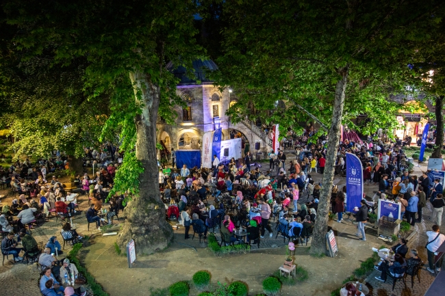 Bursalılar Koza Han'ın keyfini gece çıkardı