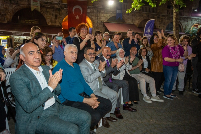 Bursalılar Koza Han'ın keyfini gece çıkardı
