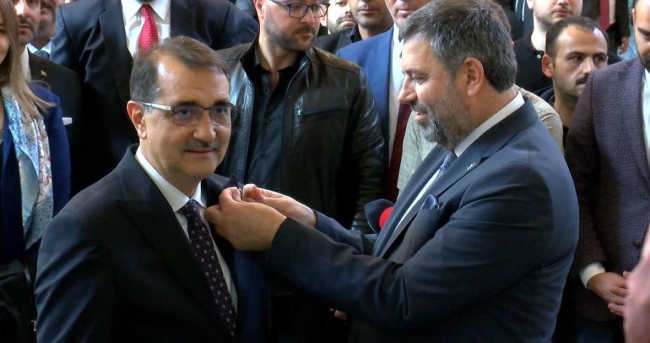 Bakan Dönmez TBMM'de milletvekili kaydını yaptırdı