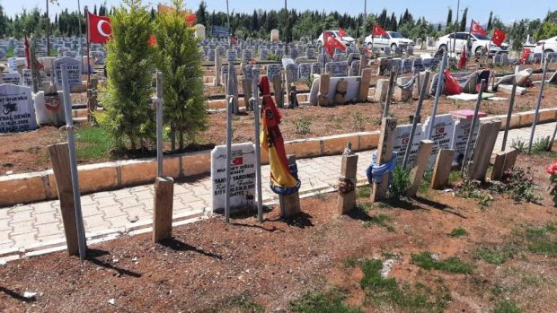 Mezarlık sarı-kırmızı formalarla doldu