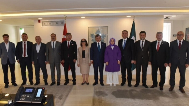 Gelecek Partili 10 milletvekili CHP'ye istifa dilekçelerini verdi