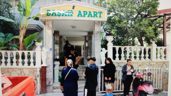 Kiracısının kapısına kimyasal sıvı döktü