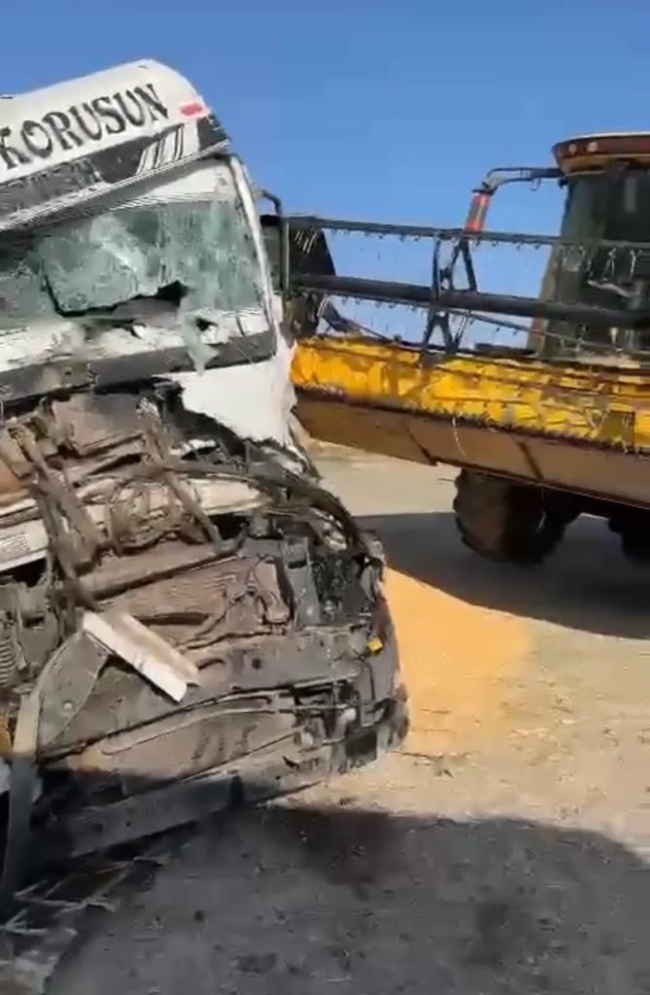 İdil’de TIR'la biçerdöver çarpıştı: 1 ağır yaralı