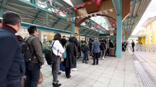 Bakan Karaismailoğlu: "Ankara-Sivas hızlı treni ile 125 bin kişi yolculuk yaptı"