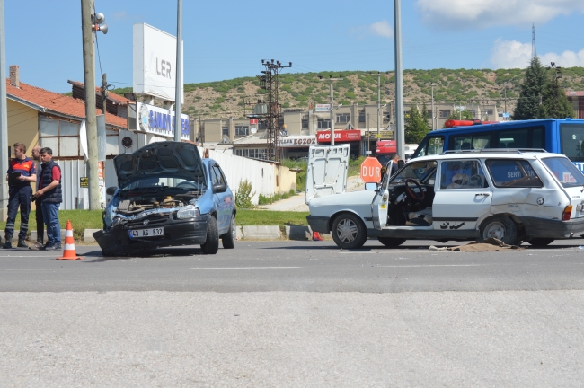 Tavşanlı'da trafik kazası, 2 yaralı