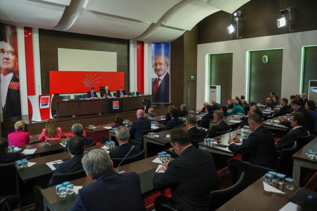 Kılıçdaroğlu yeni milletvekilleri ile buluştu