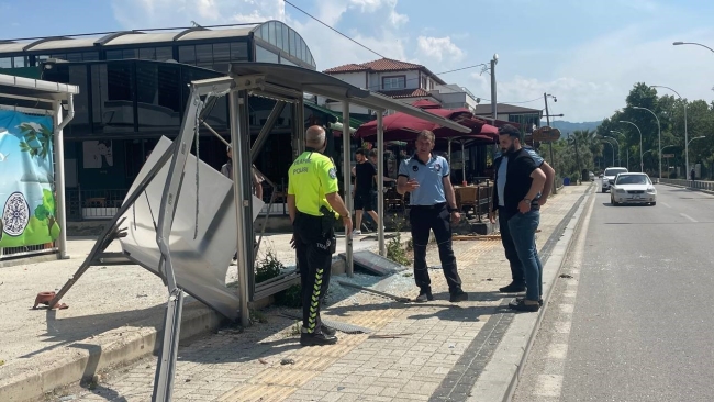 Bursa'da kaza yapan araç ünlü sanatçının evine daldı